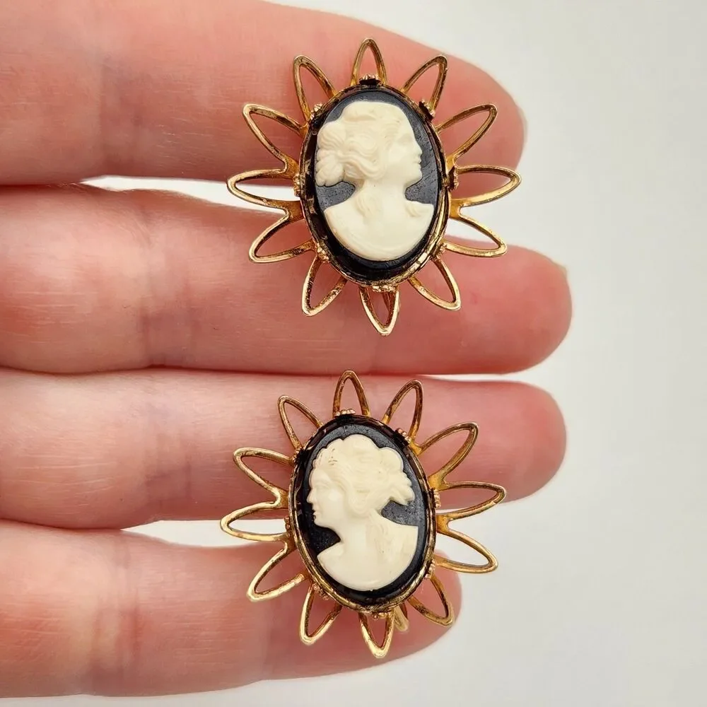 Vintage Mid-Century Sunburst Cameo Brooch & Screw-Back Earring Set Gold Tone
